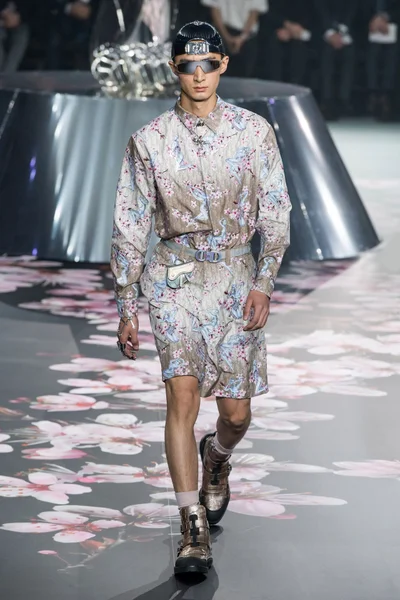 Look 8